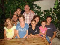 /album/fotogalerie-rodinne-foto-2010/sourozenci-malovi-s-rodinami-jpg/